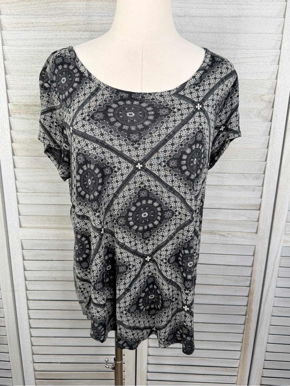 LUCKY BRAND Women's Black & Cream Medallion Print T-Shirt-Large